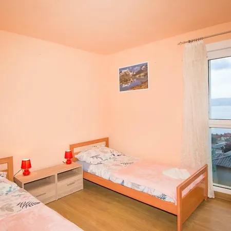 Red Rose Novi Vinodloski Apartment *