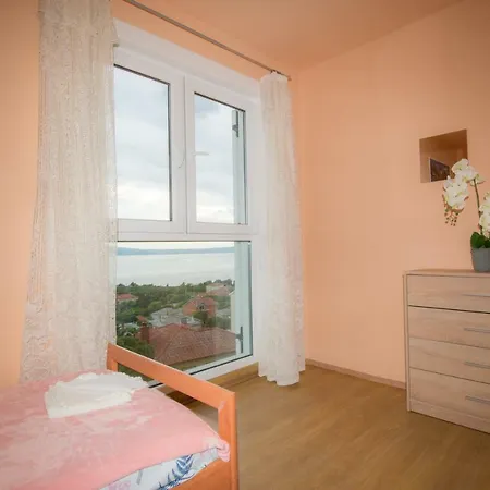 Red Rose Novi Vinodloski Apartment